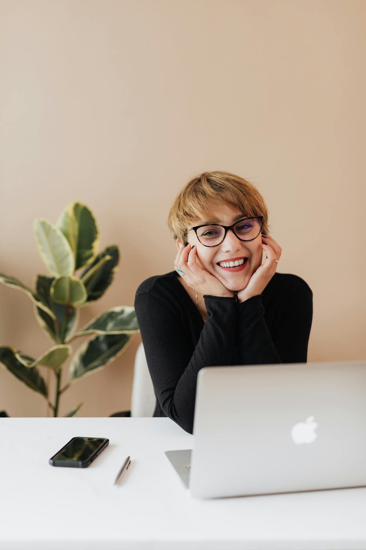 Working out costs at a calm desk with a laptop